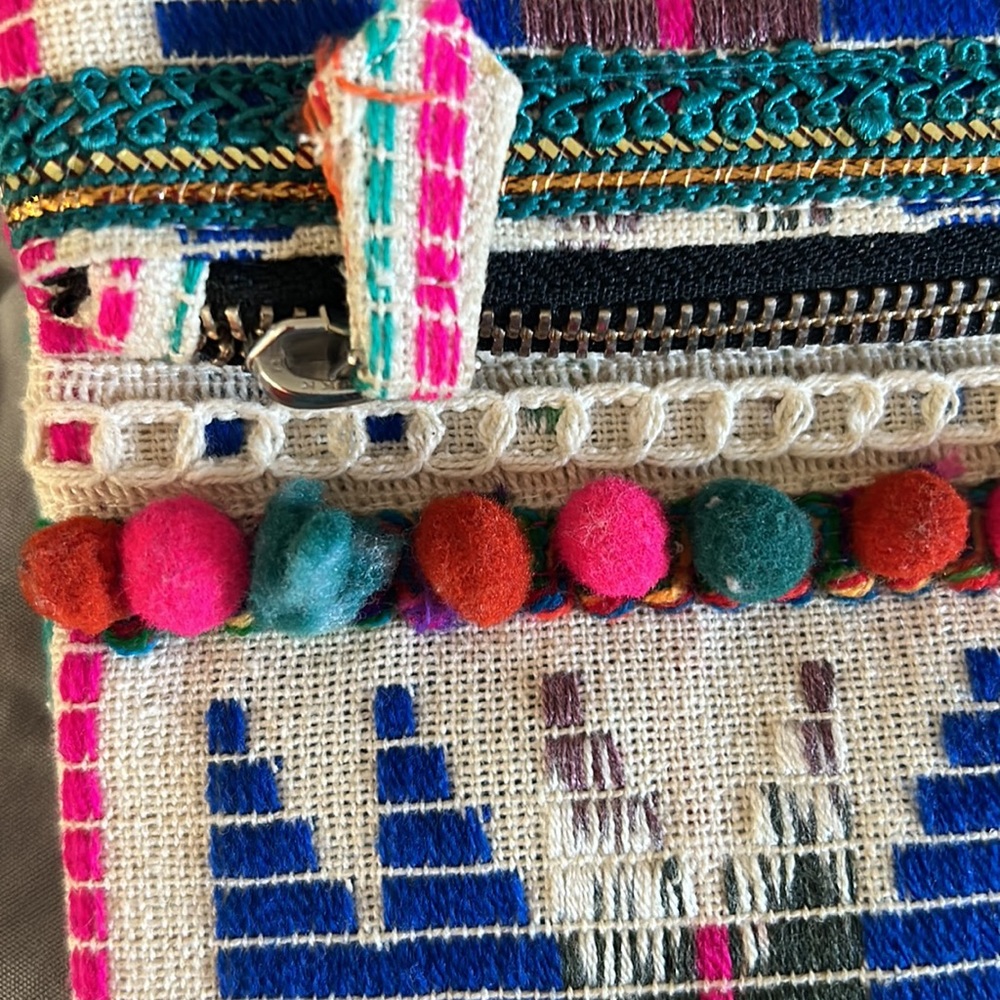 Embroidered clutch - Picture 7 of 7